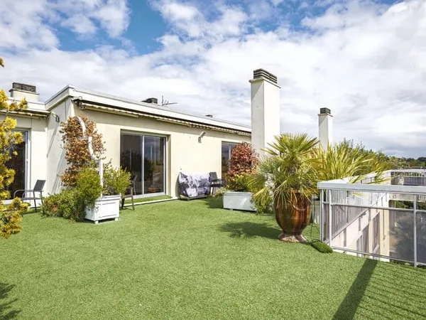 COTE PAVEE BEAU DUPLEX 185 M2 AVEC TERRASSE 160M2