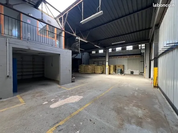 Local pro 470 m² - Possibilité 700 m²