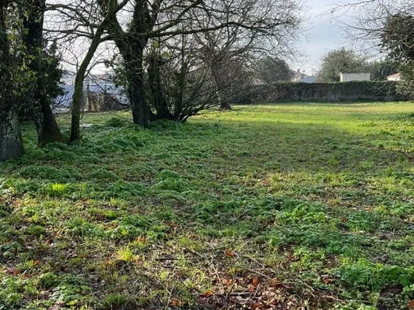 Terrain 600 m²