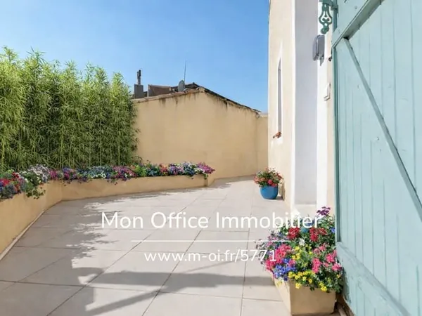 Référence : 5771-MDI - T3 avec une terrasse de 15m2 au centre de Saint Cyr sur mer