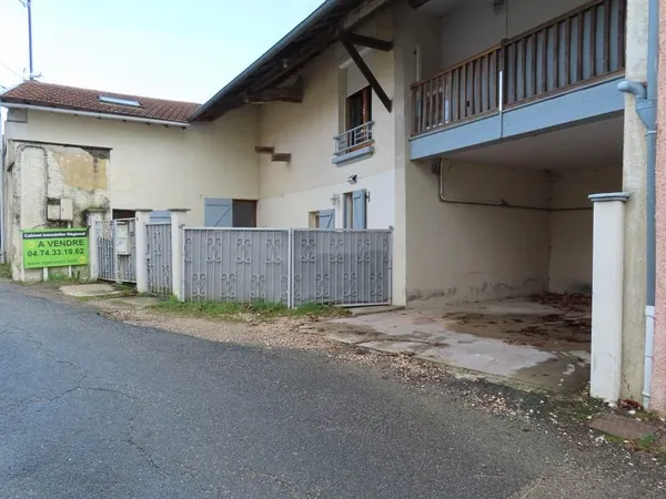 Maison de village à rénover avec cour