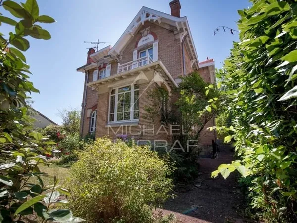 Michael Zingraf Bassin d'Arcachon présente : une maison de caractère au coeur de la Ville d'Hiver