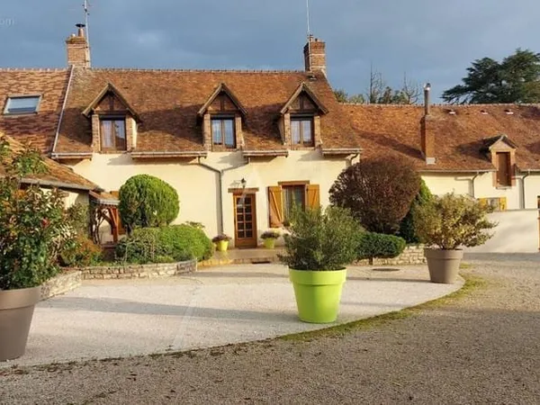 VENTE : maison 15 pièces (360 m²) à MONTARGIS