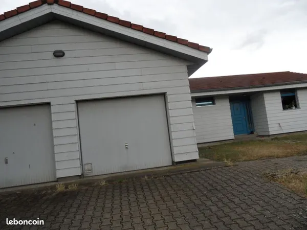 LES MARTRES DE VEYRE villa T5 140m2