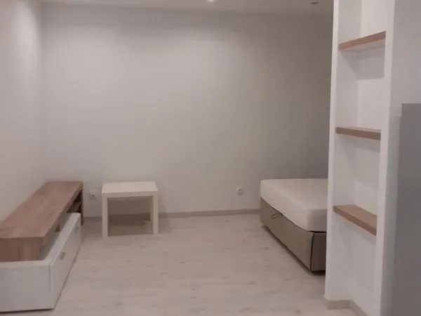 Loue studio de 34,80 m2 au centre-ville de Roquebrune-sur-Argens
