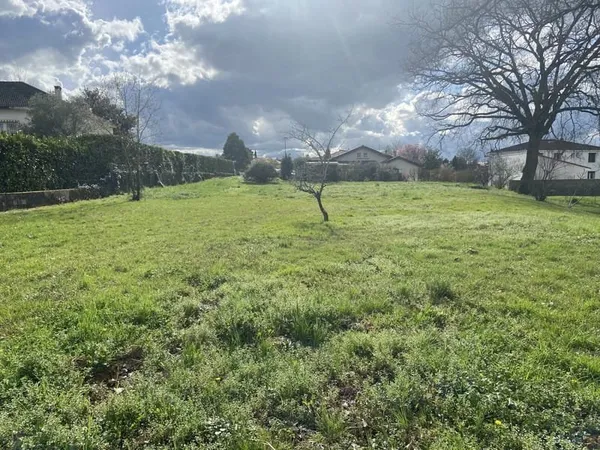 Terrain constructible Albi, 933 m²