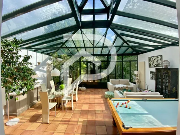 Maison 6 pièces de 204m² - Suresnes - quartier liberté