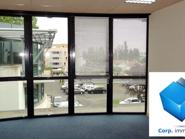 Bureau 77 m²