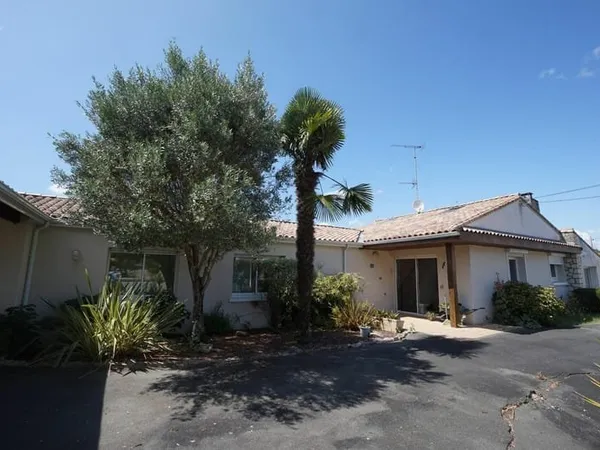 Maison plain-pied à vendre à Royan - 4 chambres et grand terrain