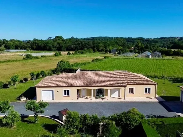 Plain-pied lumineux avec piscine et 5 chambres