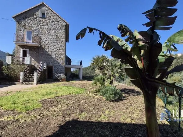 Location F4 maison de village
