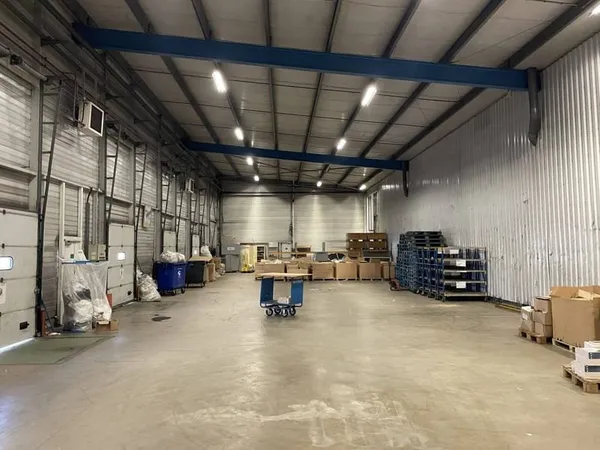 Entrepôt 17290 m²