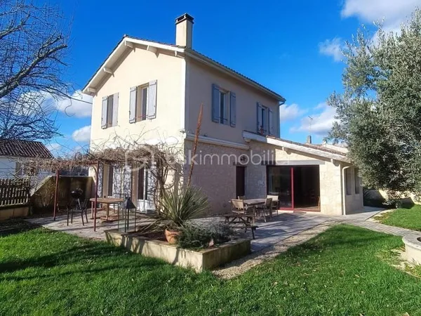 Propriété de charme rénovée avec double opportunité locative