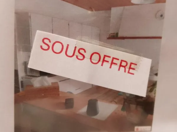 Belle maison, bien rénovée avec une histoire qui va vous plaire .