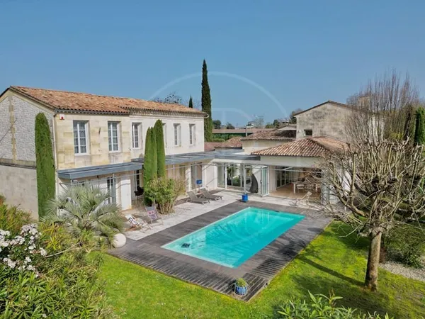 Propriété en pierre au design élégant