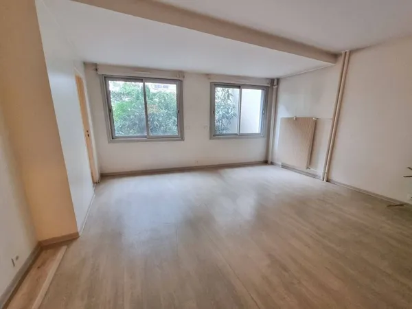 Local d'activité 67 m²