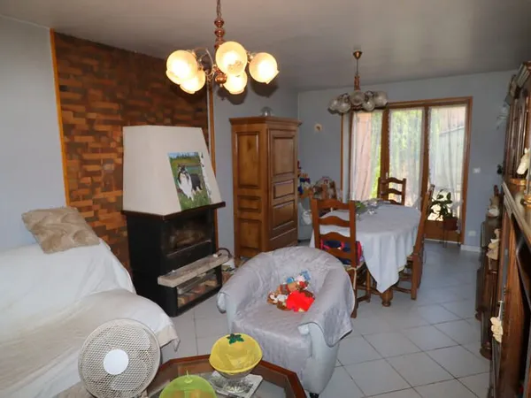 Proche de CUISERY (71) Maison de village en pierre rénovée avec dépendances