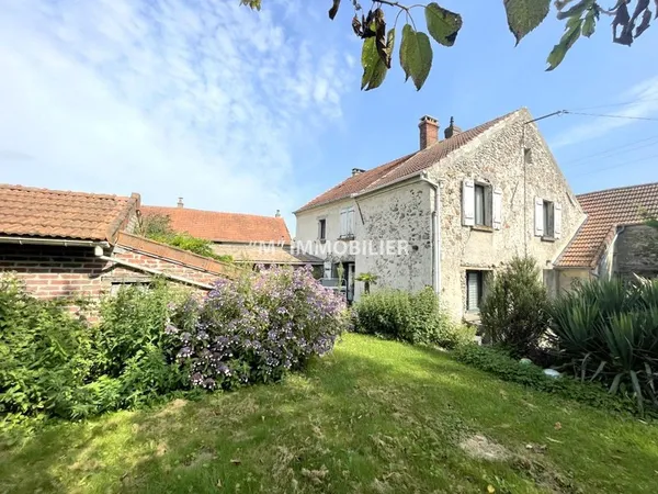 15 mn de la Ferte sous Jouarre, gare à 5mn.