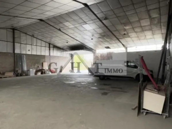 Entrepôt 420 m²