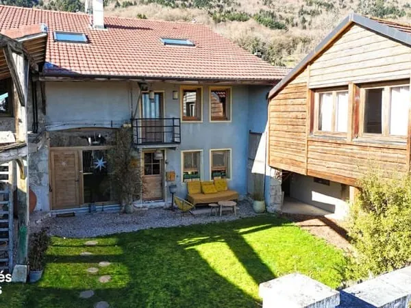 Corps de ferme rénové 278m2 - 5 chambres - Collonges 01550