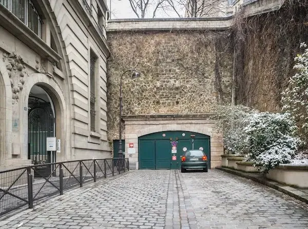 Loue parking Delessert Passy - Paris 16ème- 12m²