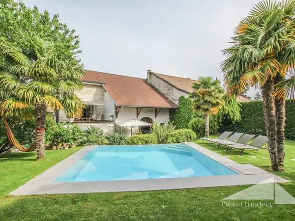 Maison 5 pièces - 242 m²