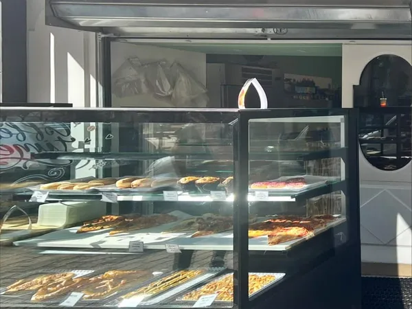 SANDWICHERIE ,PIZZAS ET VENTE A EMPORTER