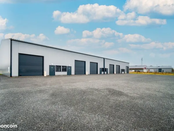 Bâtiment / Local / Hangar / Stockage à vendre