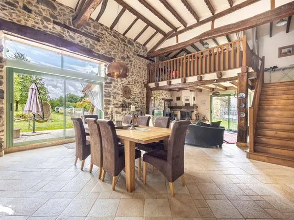 Maison de plain-pied 5 pièces 248 m²