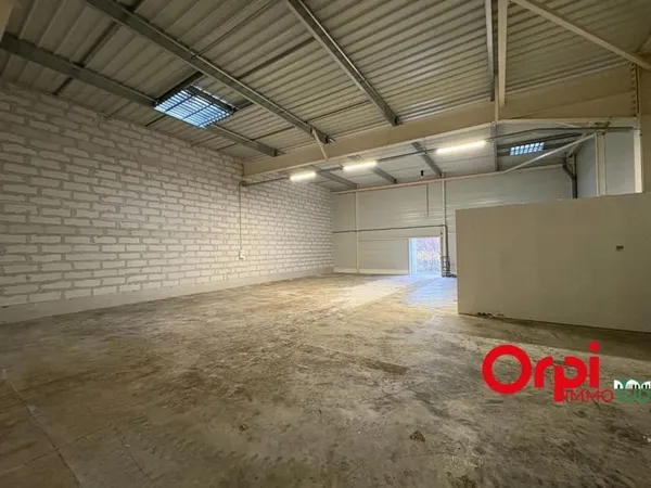 A louer - Local de stockage de 220m² - Ailly-sur-Noye (80250)