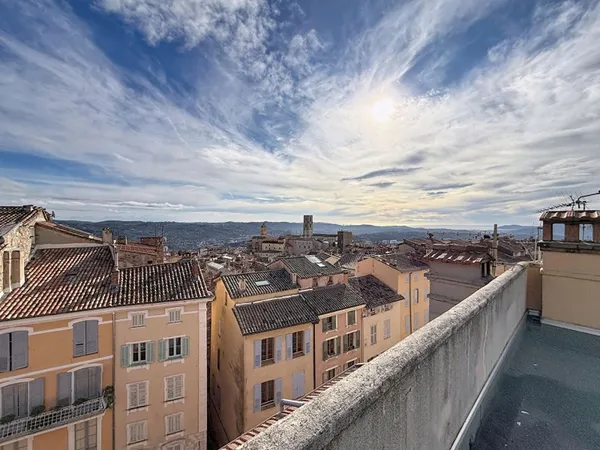 Appartement Grasse 5 pièce(s) 102 m2- Grasse centre, proche des commodités, Ascenseur, Terrasse et v