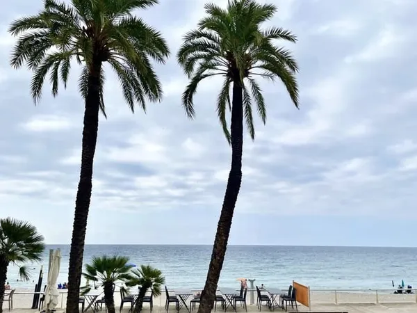 Menton Promenade Du Soleil, duplex avec vue Mer.