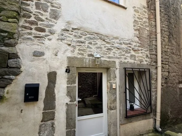 LOCATION PETITE MAISON DE VILLAGE