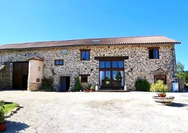 Charmante maison familiale avec potentiel gîte et piscine sur 7,5 ha