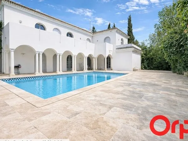Maison 7 pièces 329 m²