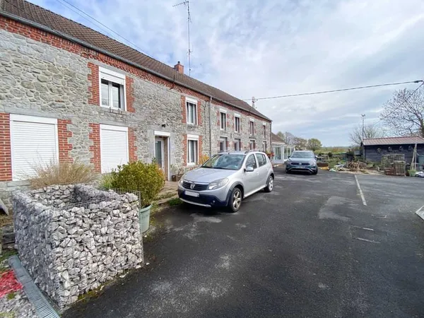 FERMETTE PIERRE ET BRIQUE EN VILLAGE