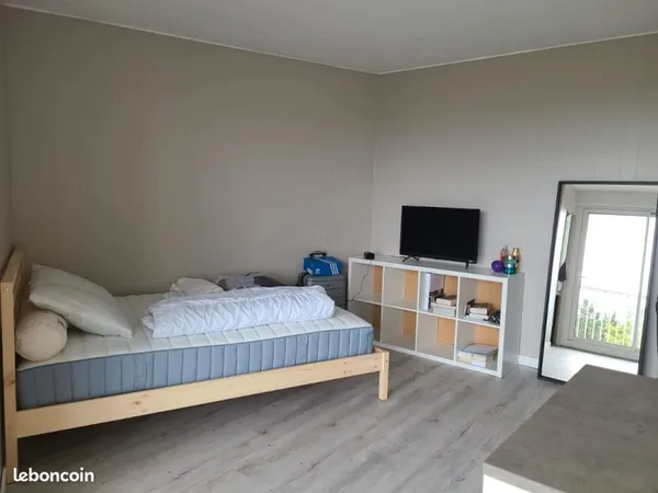 Studio 32 m2 proche tram