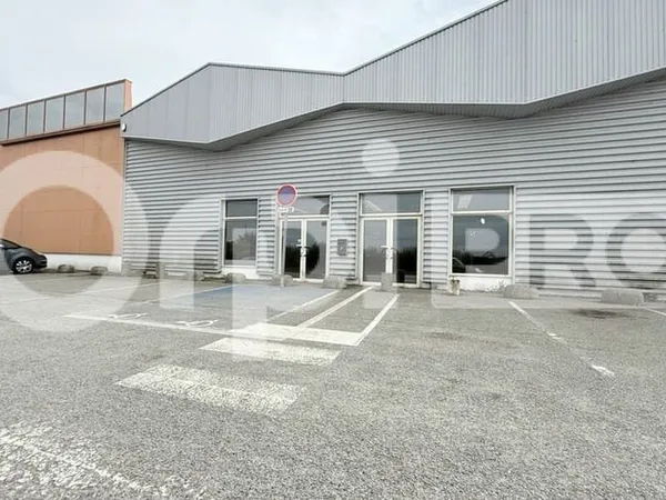 Local commercial 1145 m²