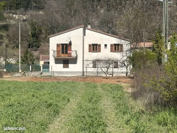 🔥 ÉNORME POTENTIEL - Villa Individuelle + rez-de-jardin aménageable -