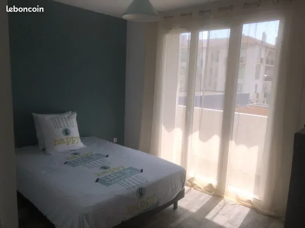 Chambre avec balcon à St just + parking gratuit
