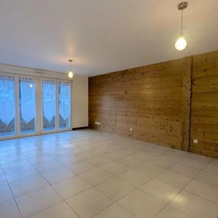 SALLANCHES, CENTRE VILLE APPARTEMENT T3 ,64 M2 310 000 euros