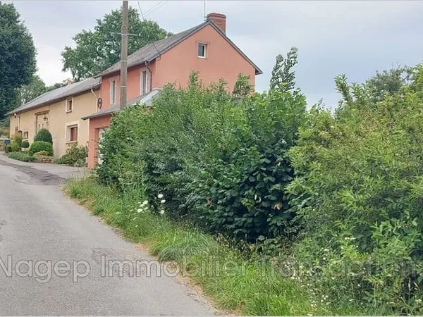 ENSEMBLE IMMOBILIER DE 2 MAISONS EN MONTAGNE BOURBONNAISE