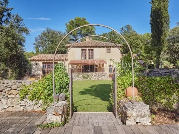 Maison 12 pièces 425 m²