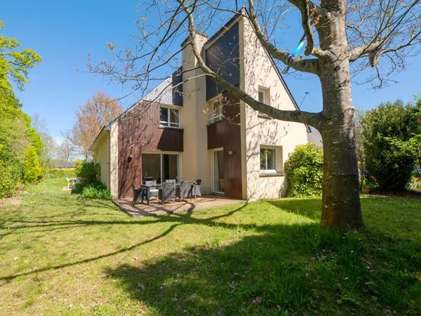 Maison à vendre à Chavagne - 7 pièces, 144 m²