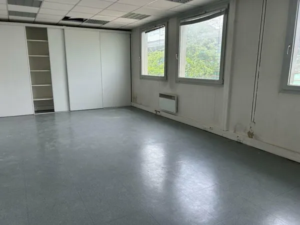 Bureau 69 m²