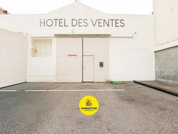 Entrepôt 627 m²