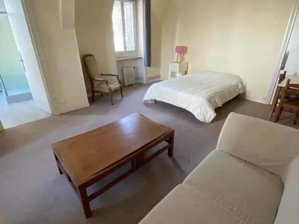 Chambre meublée chez l'habitant pour l'été