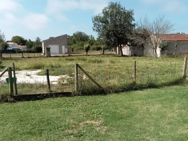 Terrain 749 m²