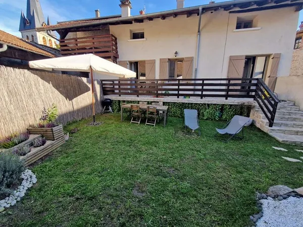 Maison de ville - 3 pieces - Centre de Meximieux - 86m² -terrain 138 m²