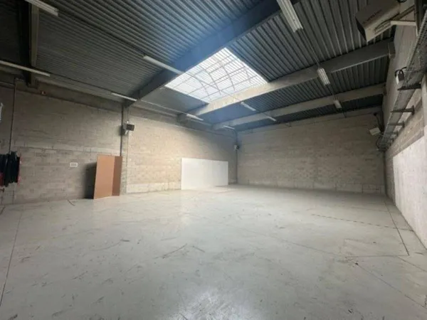 Local d'activité 1451 m²